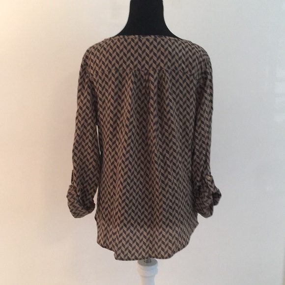 ✅ SOLD Silk Ellie Kai 3/4 Sleeve “V” Blouse Size 6 - Picture 3 of 9